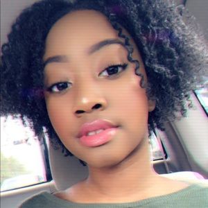 Meet your Posher, Riah